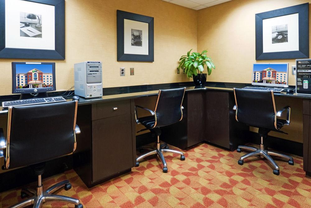 Holiday Inn Express Hotel & Suites Columbia-Fort Jackson By Ihg Esterno foto