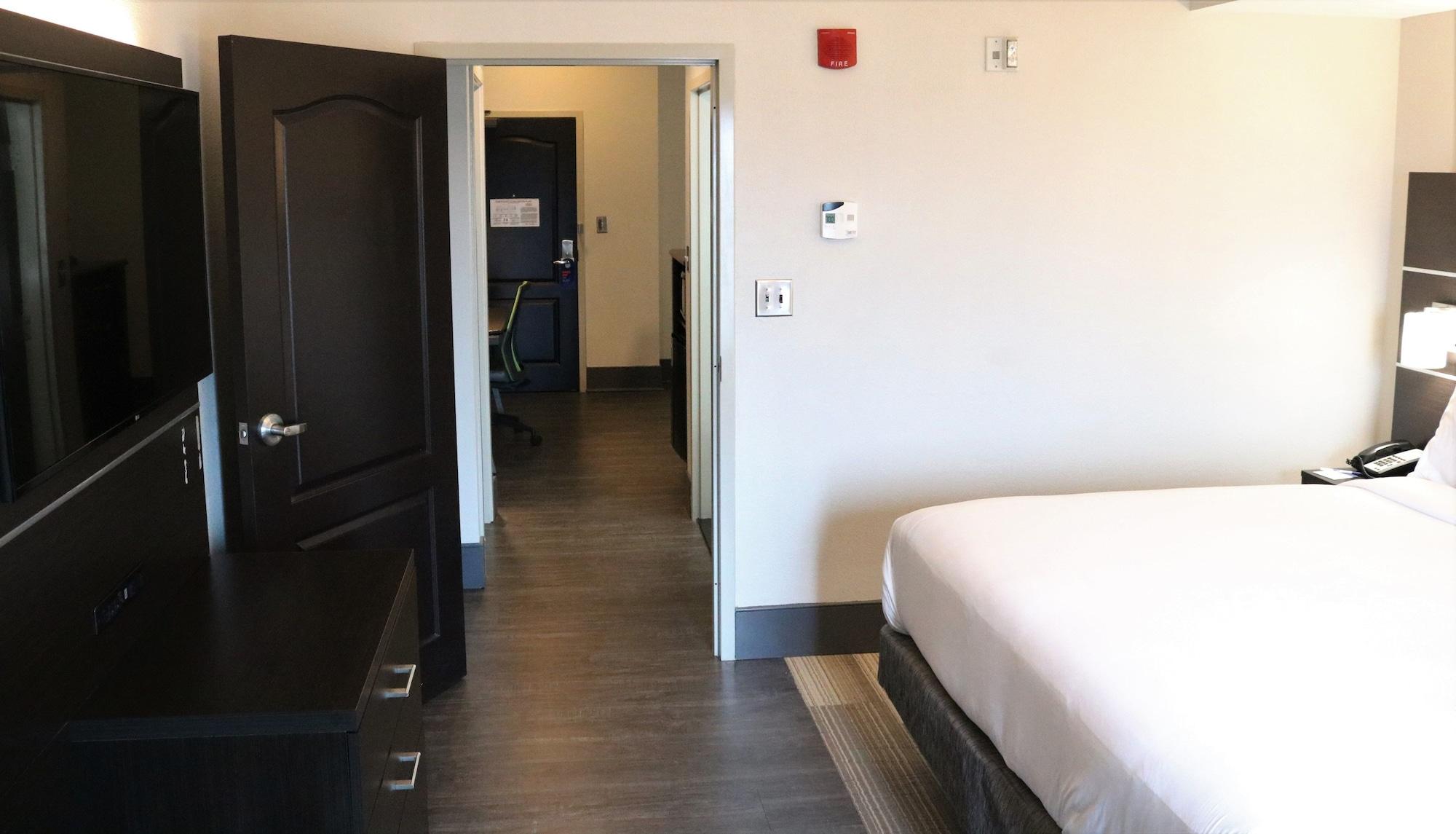 Holiday Inn Express Hotel & Suites Columbia-Fort Jackson By Ihg Esterno foto