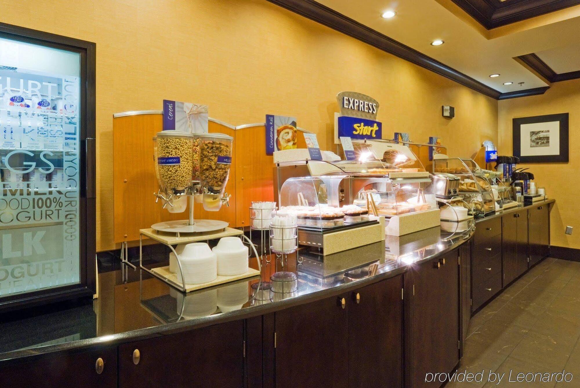 Holiday Inn Express Hotel & Suites Columbia-Fort Jackson By Ihg Esterno foto