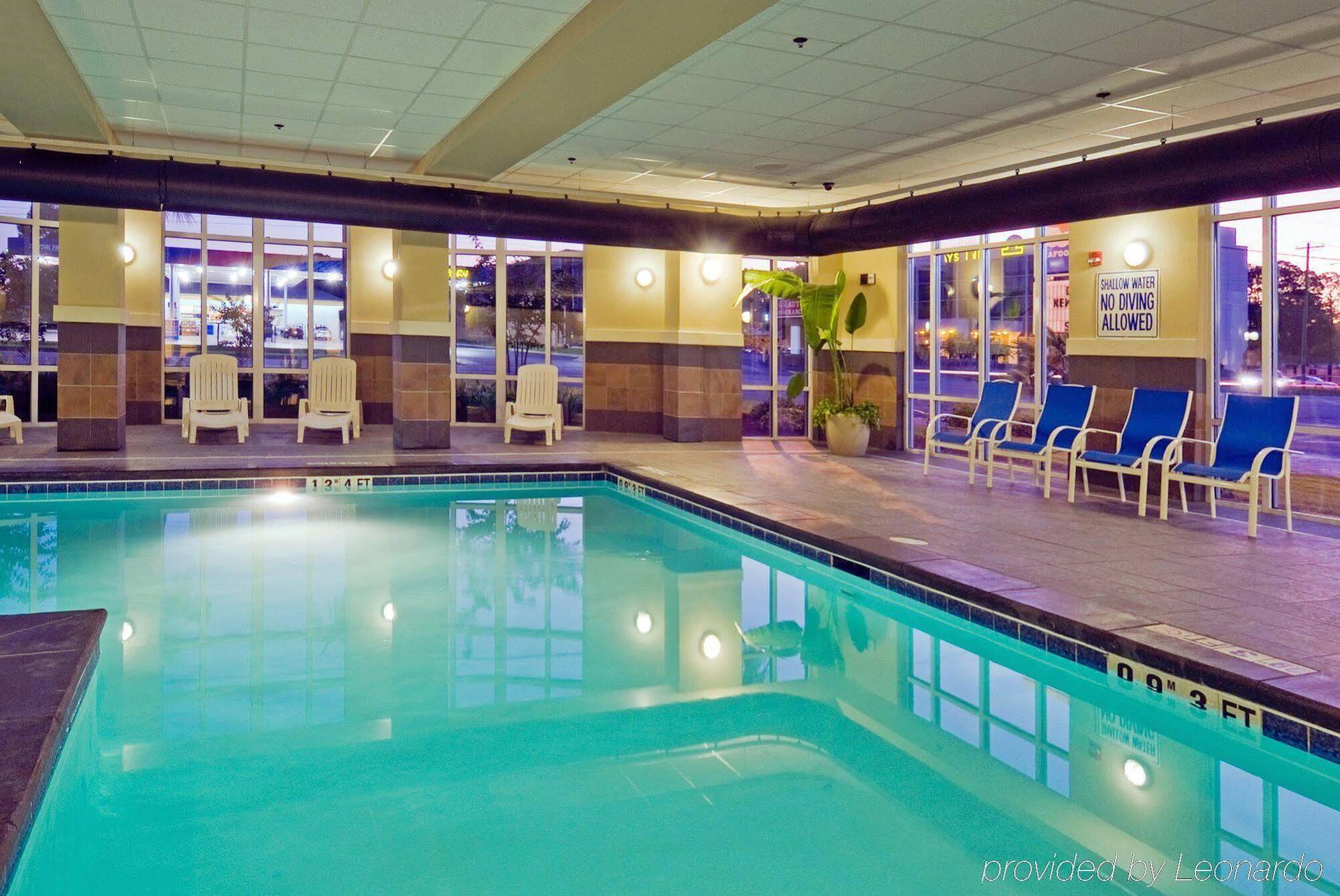 Holiday Inn Express Hotel & Suites Columbia-Fort Jackson By Ihg Esterno foto