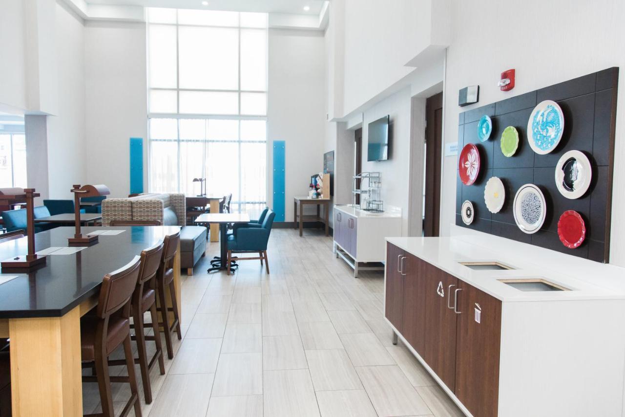 Holiday Inn Express Hotel & Suites Columbia-Fort Jackson By Ihg Esterno foto