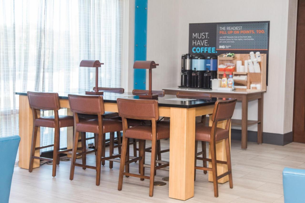 Holiday Inn Express Hotel & Suites Columbia-Fort Jackson By Ihg Esterno foto