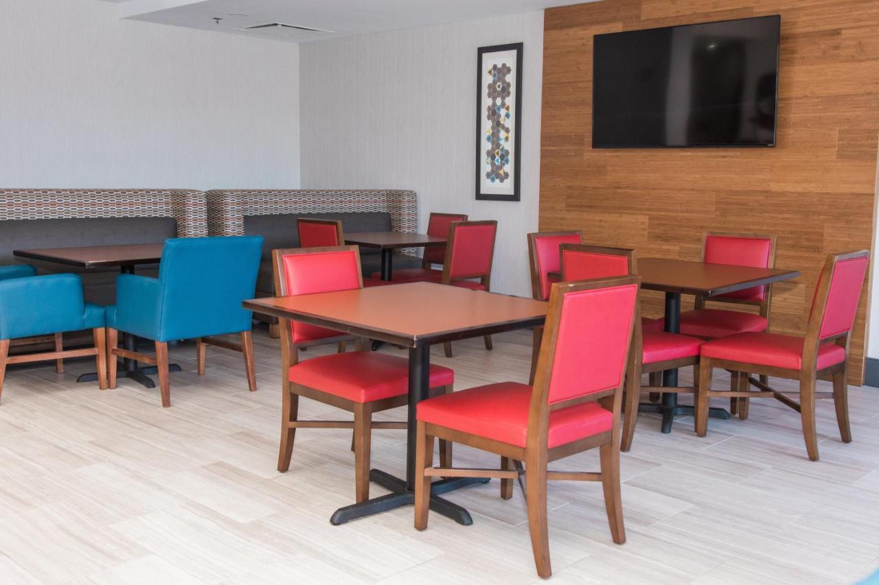 Holiday Inn Express Hotel & Suites Columbia-Fort Jackson By Ihg Esterno foto