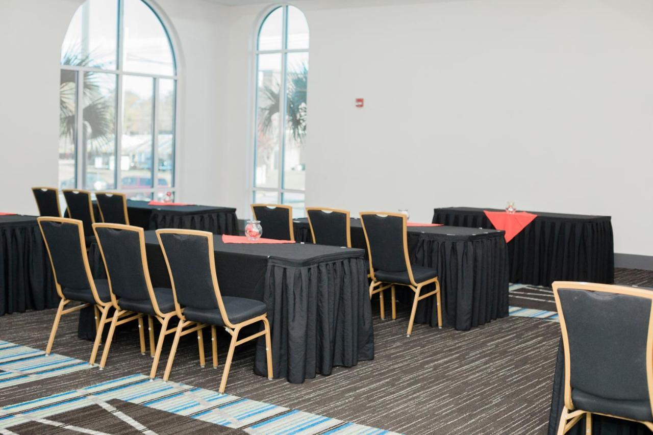 Holiday Inn Express Hotel & Suites Columbia-Fort Jackson By Ihg Esterno foto
