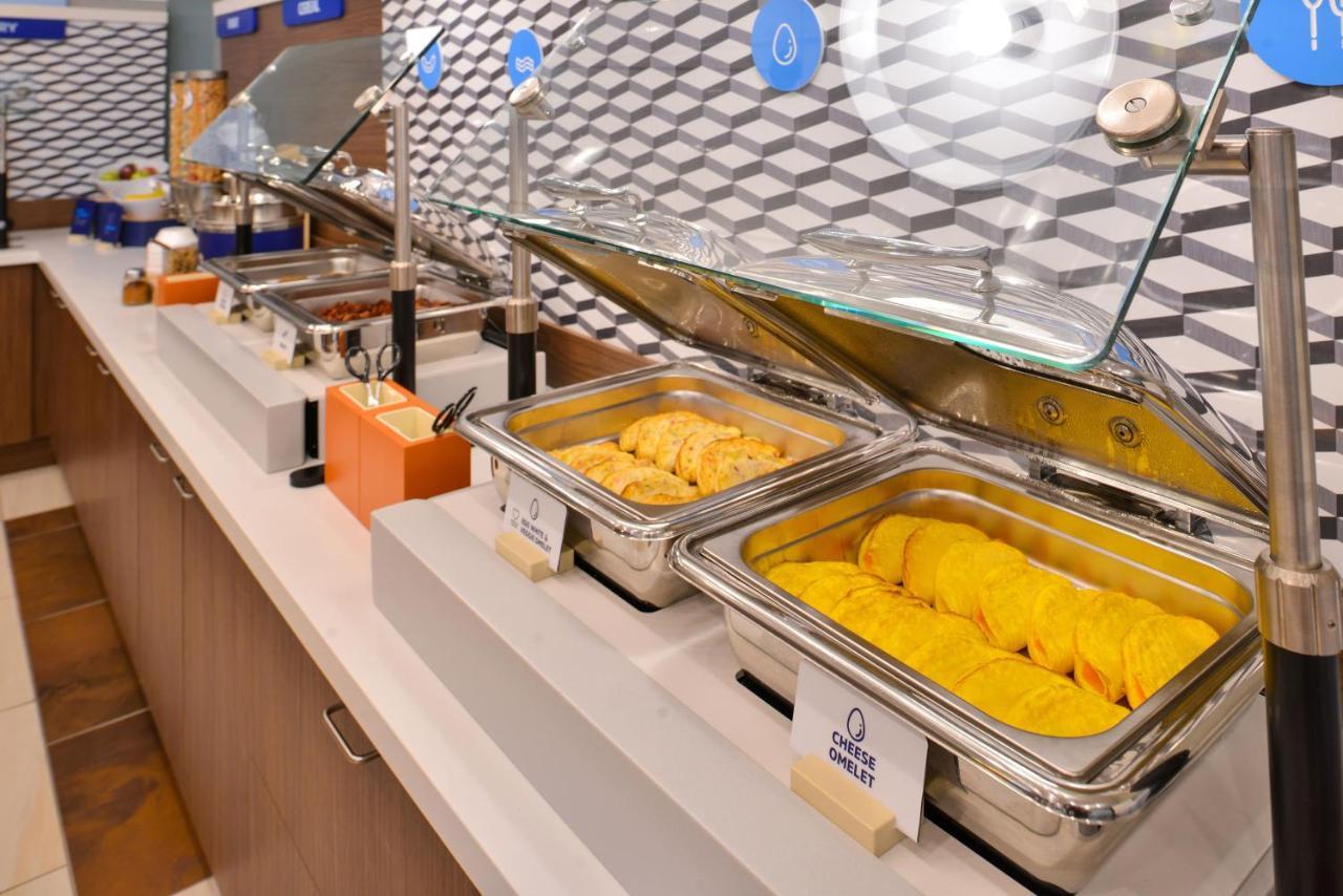 Holiday Inn Express Hotel & Suites Columbia-Fort Jackson By Ihg Esterno foto